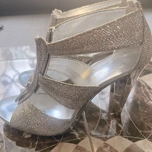 Micheal Kors stunning silver zip up heel